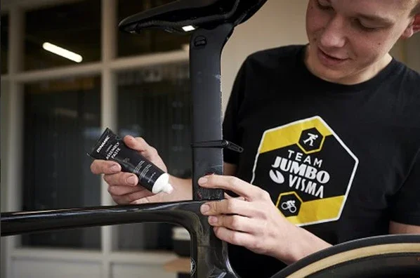 Dynamic Carbon Assembly Paste - Image 7